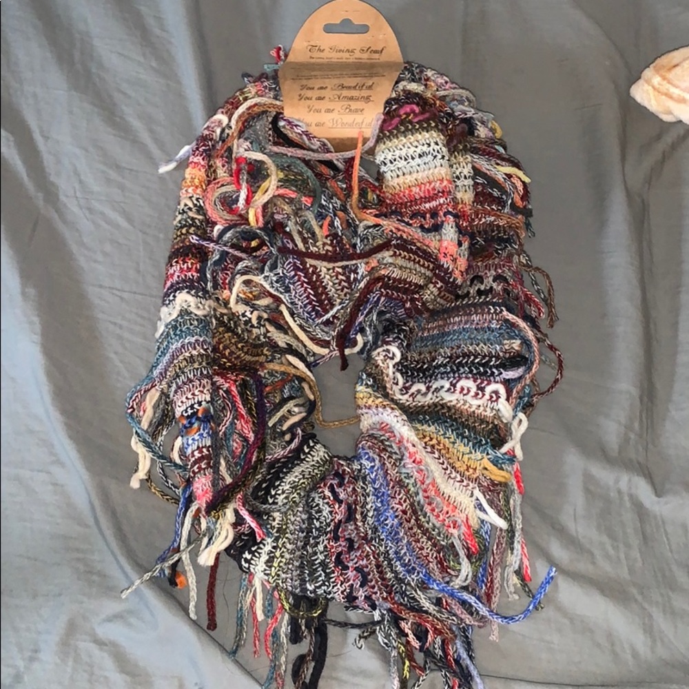 The Giving Scarf 🛍
